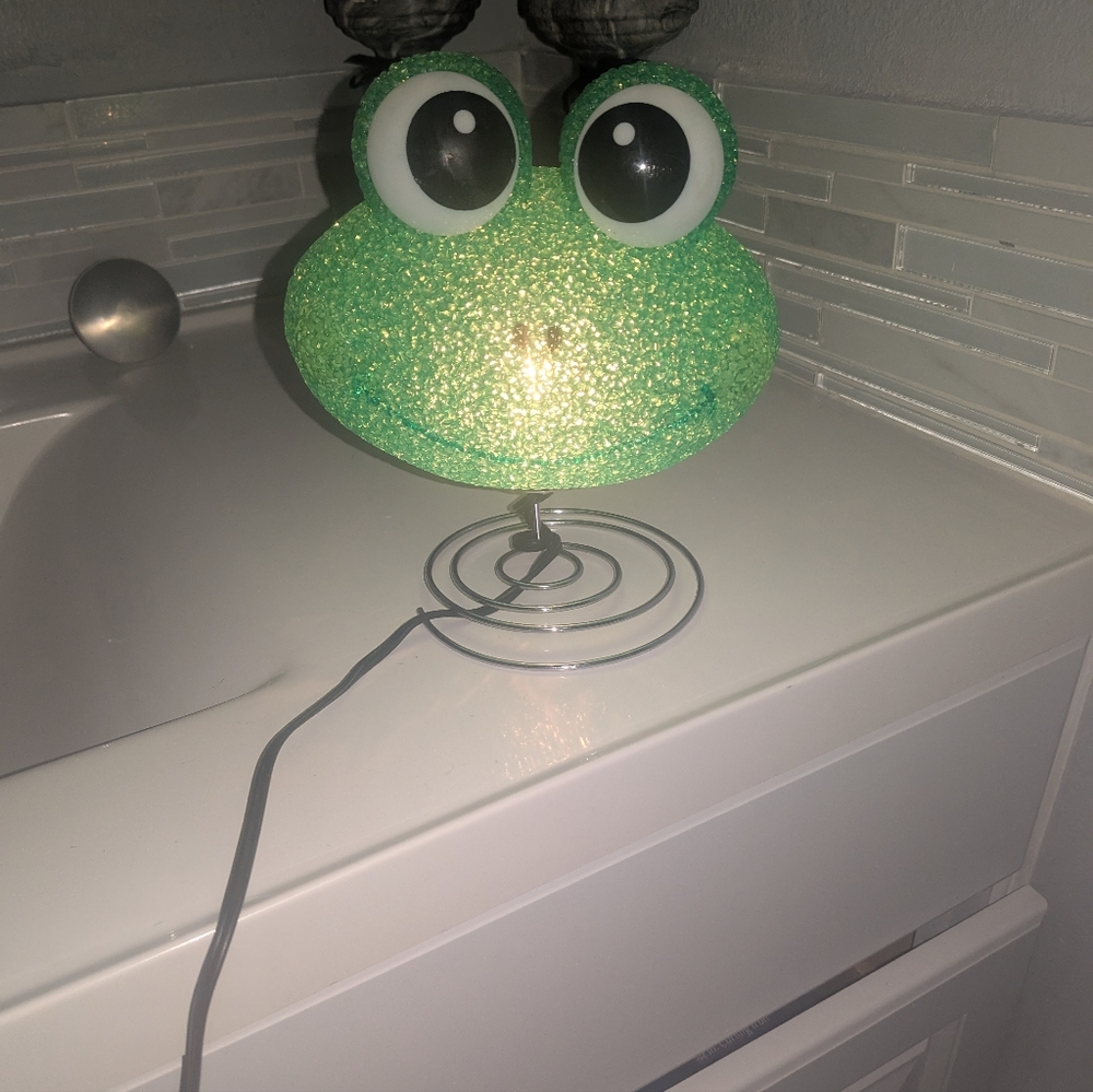 Lamp - Picture 2 of 3